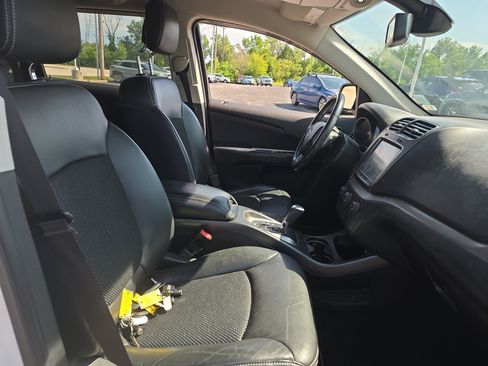 Used 2019 Dodge Journey Crossroad FWD image 9