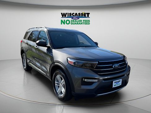 Certified 2022 Ford Explorer XLT w/ Equipment Group 202A AWD/4WD image 1