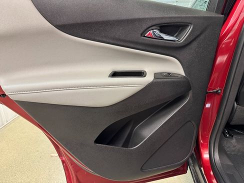 Used 2020 Chevrolet Equinox Premier image 16