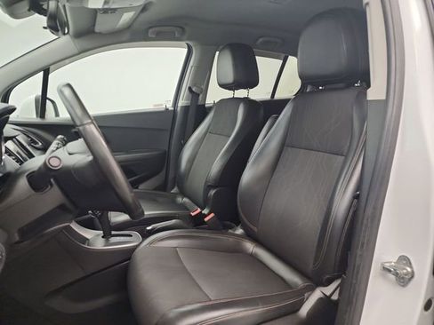 Used 2018 Chevrolet Trax LT w/ LT Convenience Package image 16