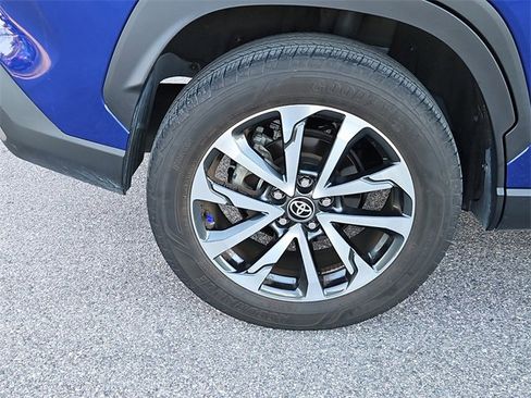 Used 2022 Toyota Corolla Cross XLE image 5