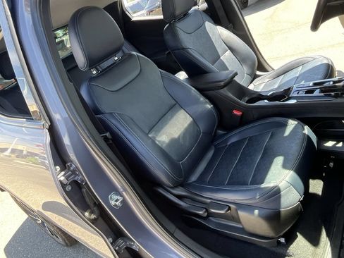 Used 2023 Chevrolet Bolt EUV Premier FWD image 24