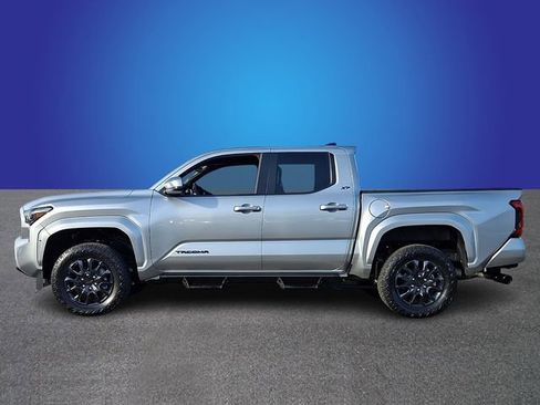Used 2025 Toyota Tacoma SR5 image 7