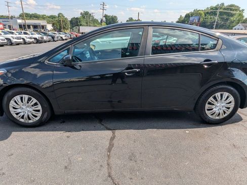 Used 2018 Kia Forte LX FWD image 4