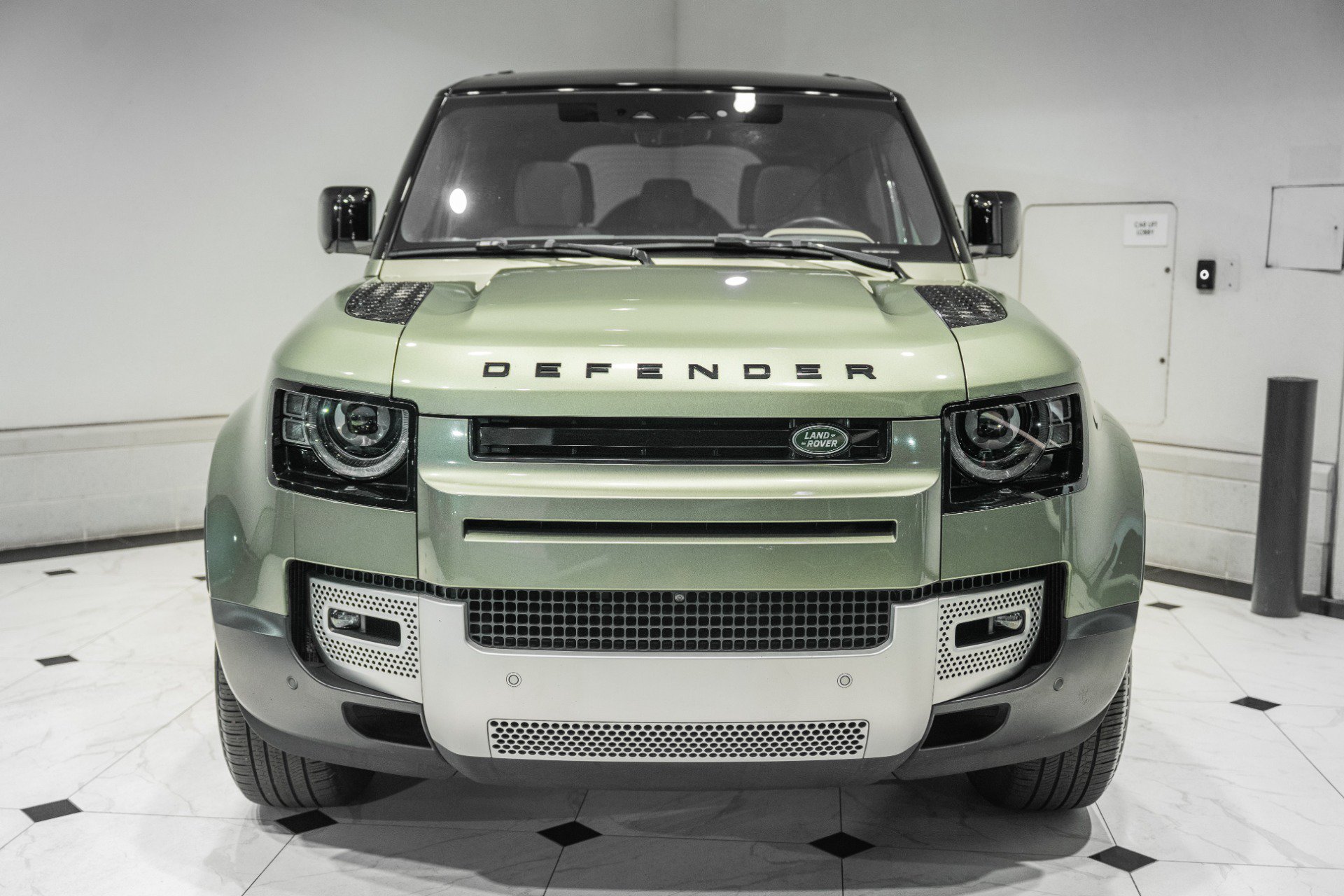 Used 2022 Land Rover Defender 110 SE AWD/4WD image 4