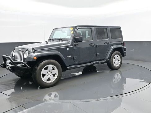 Used 2016 Jeep Wrangler Unlimited Sahara w/ Dual Top Group AWD/4WD image 2