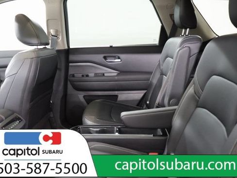 Used 2025 Nissan Pathfinder SL w/ SL Premium Package AWD/4WD image 31
