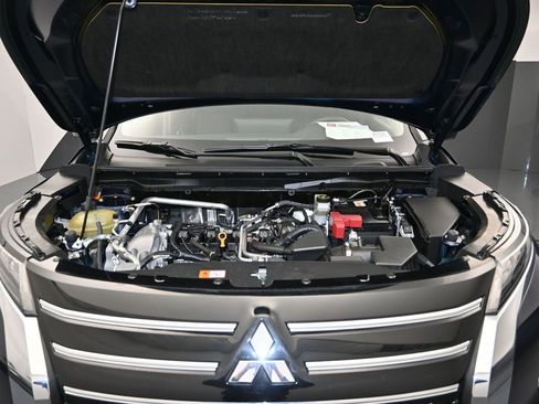 Used 2025 Mitsubishi Outlander SEL image 30