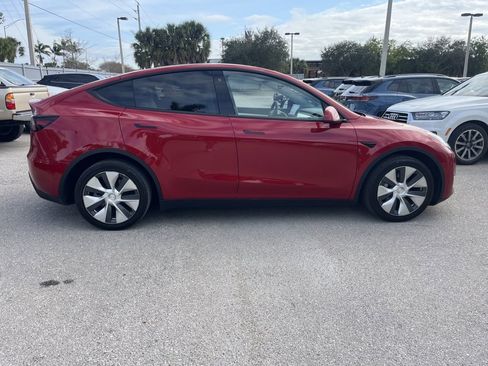 Used 2021 Tesla Model Y Long Range image 8