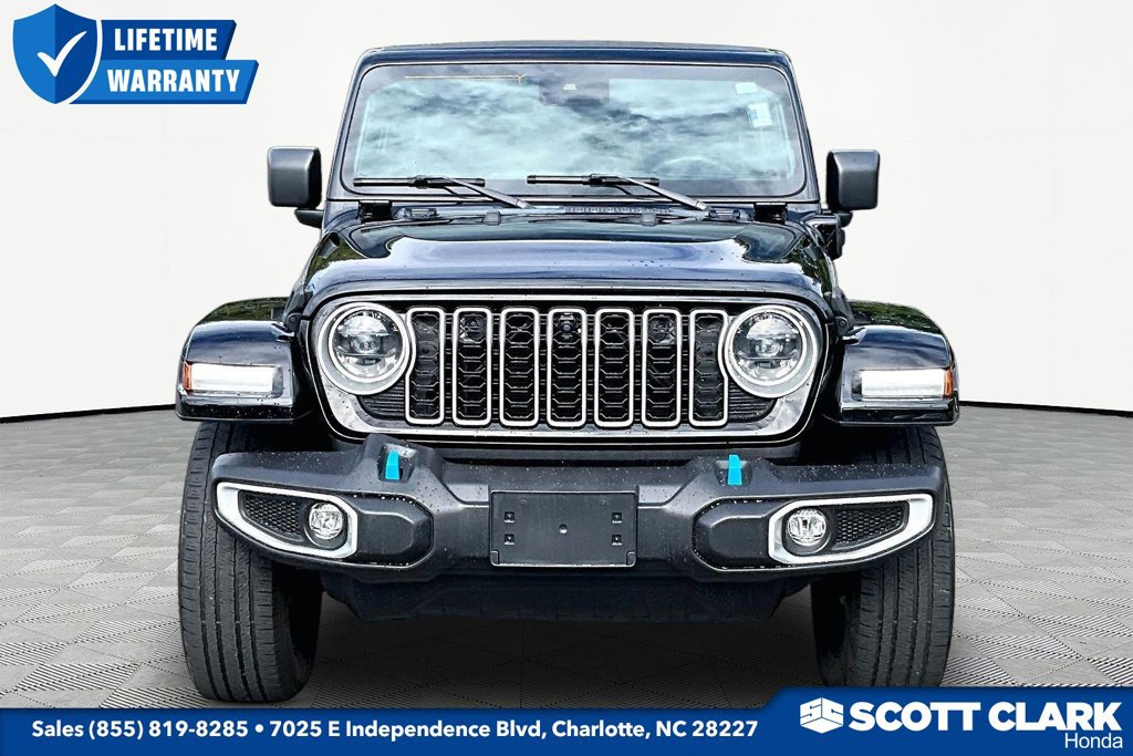 Used 2024 Jeep Wrangler Unlimited Sahara w/ Technology Group AWD/4WD image 2