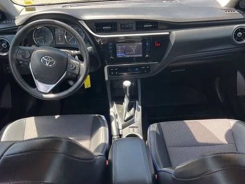 Used 2018 Toyota Corolla SE FWD image 19