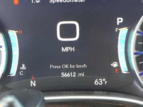 Used 2023 Chrysler Pacifica Limited FWD image 5