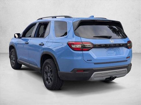 Used 2025 Honda Pilot TrailSport image 5