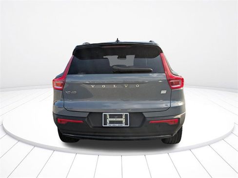 Used 2023 Volvo XC40 Recharge Ultimate image 12