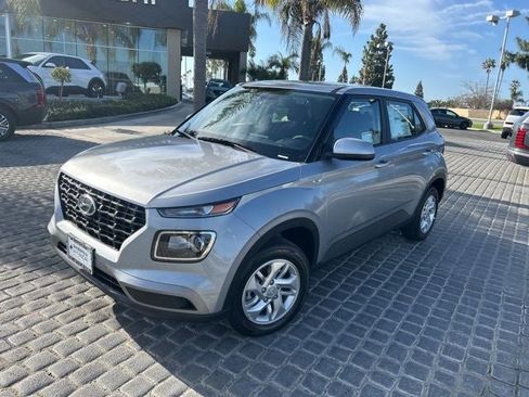 New 2026 Hyundai Venue SE image 2