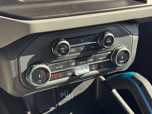 Used 2022 Ford Bronco Black Diamond image 35