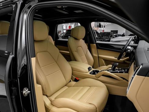 Used 2023 Porsche Cayenne Platinum Edition AWD/4WD image 39