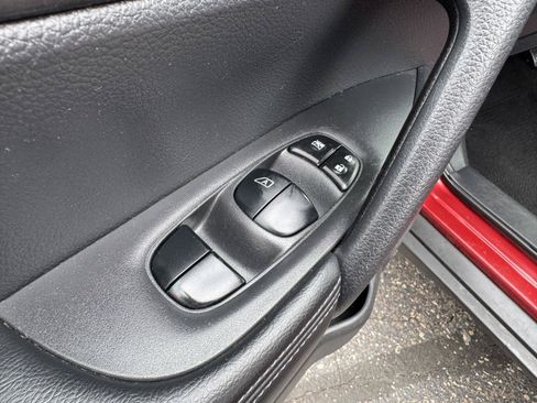 Used 2016 Nissan Rogue S FWD image 13