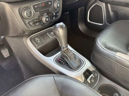 Used 2019 Jeep Compass Latitude FWD image 25