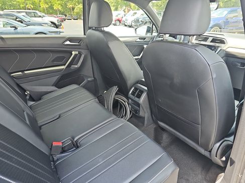 Used 2023 Volkswagen Tiguan SE R-Line FWD image 11