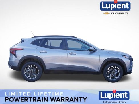 New 2026 Chevrolet Trax LT w/ Driver Confidence Package image 2