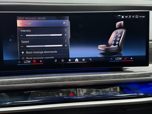 Used 2023 BMW i7 xDrive60 w/ Executive Package 2 AWD/4WD image 30