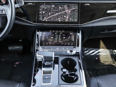 Used 2022 Audi Q8 Premium Plus image 17