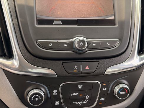 Used 2023 Chevrolet Equinox LT FWD image 24