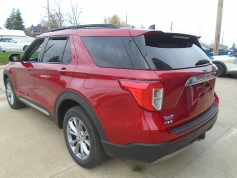 Used 2023 Ford Explorer XLT w/ Equipment Group 202A image 4