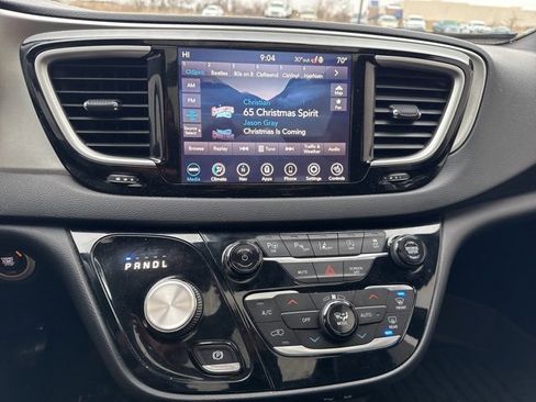 Used 2020 Chrysler Pacifica Touring-L w/ Advanced Safetytec Group image 12