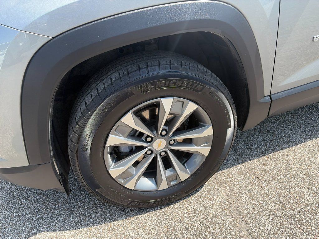Used 2025 Chevrolet Equinox LT AWD/4WD image 34