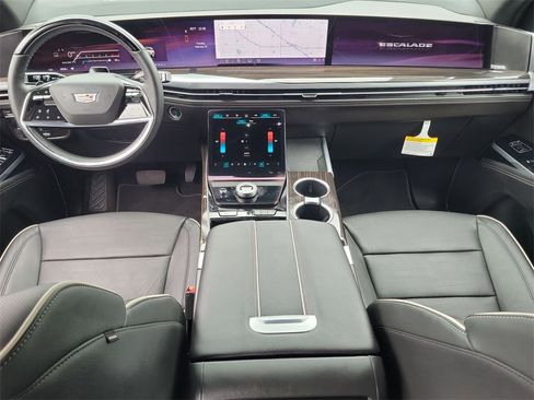 Used 2025 Cadillac Escalade ESV Premium Luxury image 20