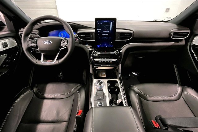Used 2024 Ford Explorer ST w/ Technology Package AWD/4WD image 18