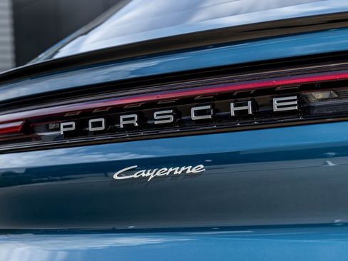 Certified 2025 Porsche Cayenne Coupe AWD/4WD image 15