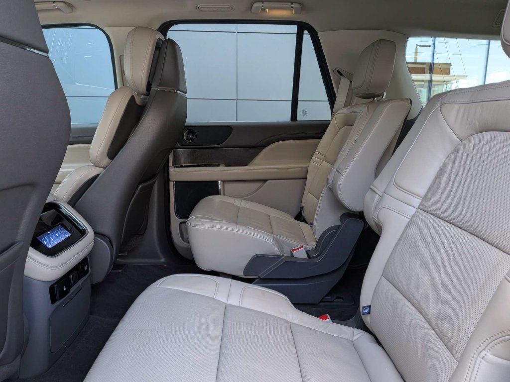 Used 2023 Lincoln Navigator Reserve w/ Monochromatic Package RWD image 15