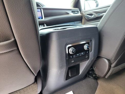 Used 2021 GMC Yukon Denali w/ Denali Premium Package image 34