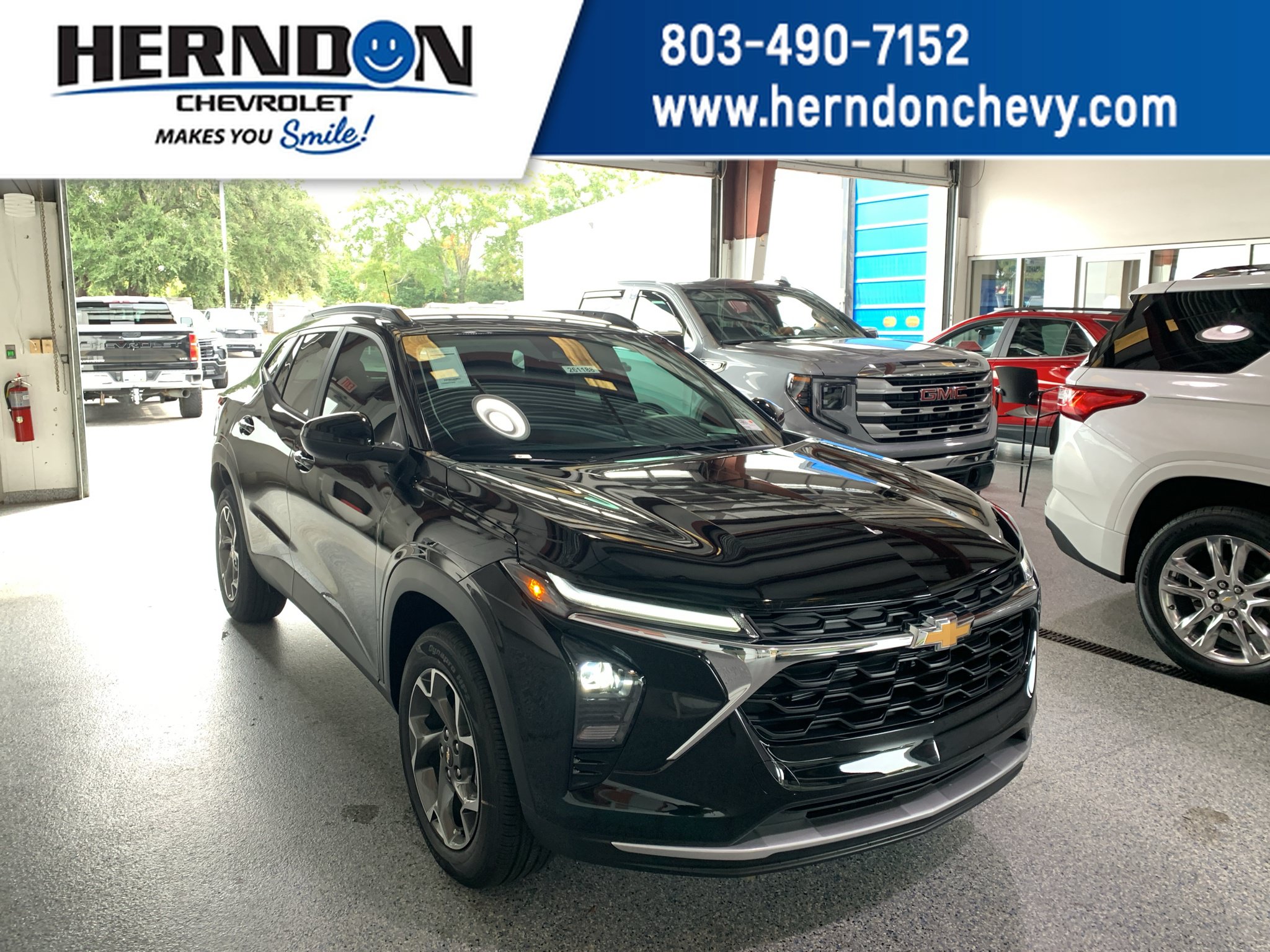 New 2026 Chevrolet Trax LT w/ LT Convenience Package FWD image 1