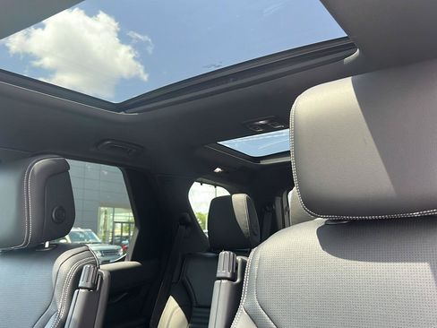 New 2026 Land Rover Discovery S AWD/4WD image 25