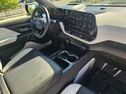 Used 2025 Chevrolet Silverado EV RST AWD/4WD image 10