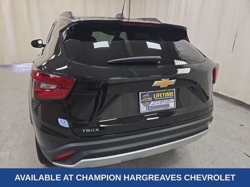 Used 2025 Chevrolet Trax LT w/ Driver Confidence Package FWD image 40