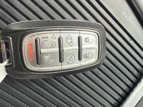 Used 2019 Chrysler Pacifica Limited FWD image 42