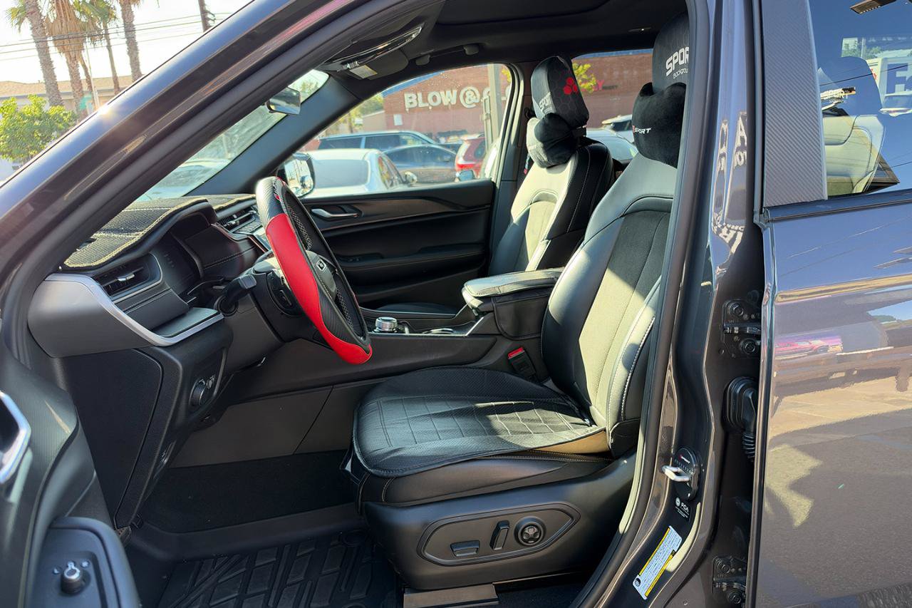 Used 2025 Jeep Grand Cherokee L Altitude AWD/4WD image 15