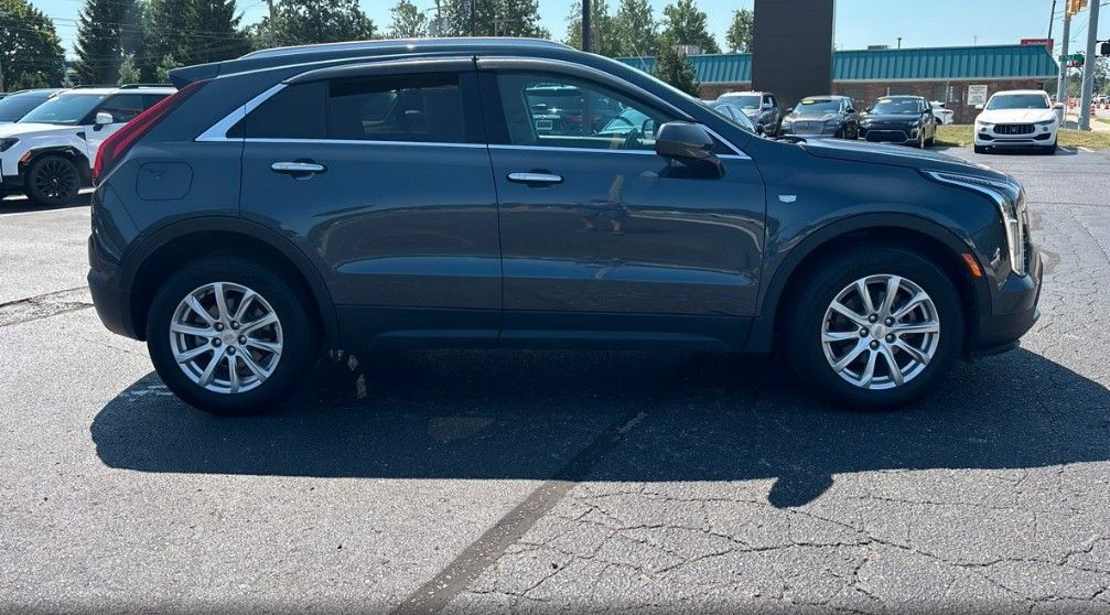 Used 2019 Cadillac XT4 Luxury w/ Cold Weather Package AWD/4WD image 4