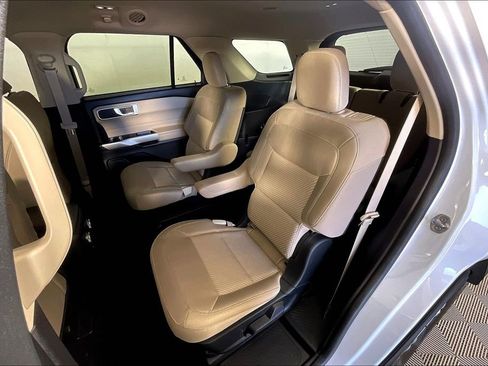 Used 2022 Ford Explorer XLT image 36