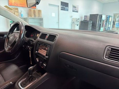 Used 2012 Volkswagen Jetta SE image 28