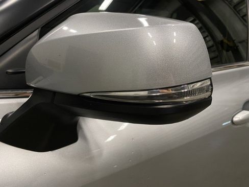 Used 2022 Toyota Highlander XLE AWD/4WD image 24