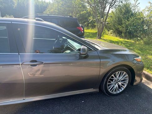 Used 2018 Toyota Camry XLE FWD image 10