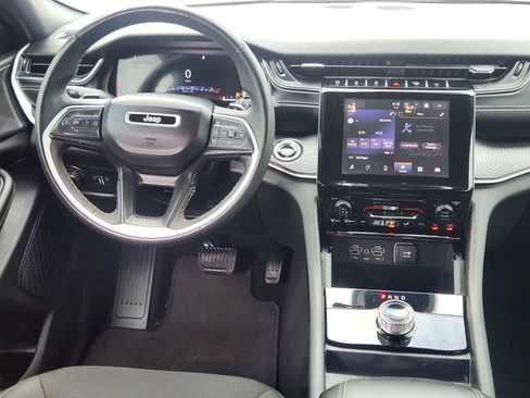 Used 2025 Jeep Grand Cherokee Laredo X RWD image 30