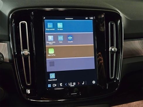 Certified 2024 Volvo XC40 Recharge Core w/ Protection Package Premier image 25