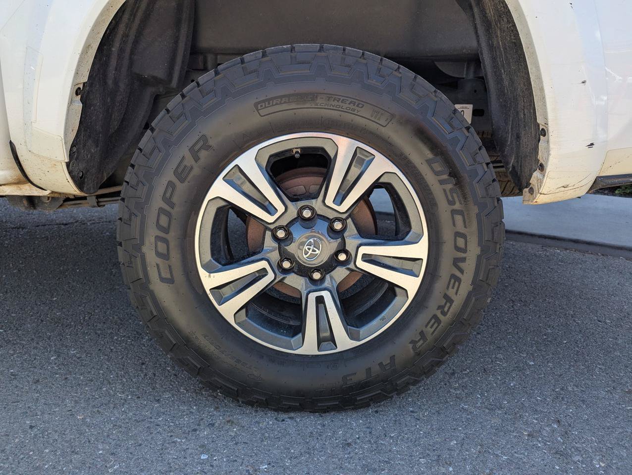 Used 2018 Toyota Tacoma TRD Sport w/ Technology Package AWD/4WD image 27